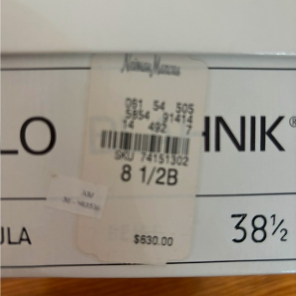 MANOLO BLAHNIK SILVER HEELS - Picture 2 of 6